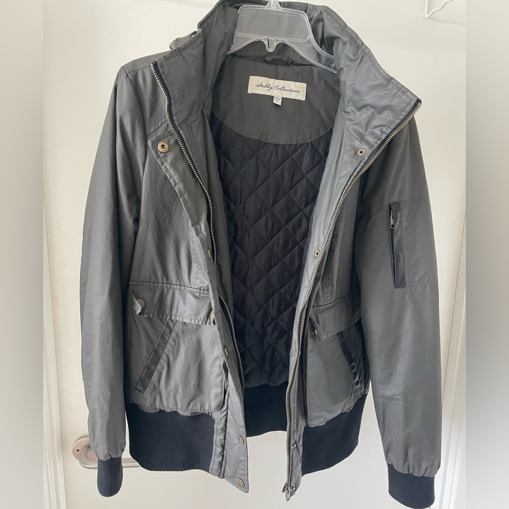 Debby Collection Green Bomber Jacket Size L. Sherpa hood.